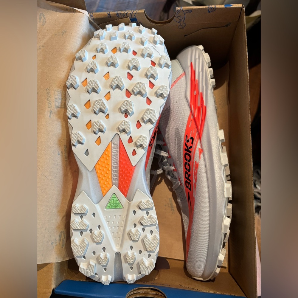 Brooks Catamount Agil Trail Running Shoes - Picture 11 of 12